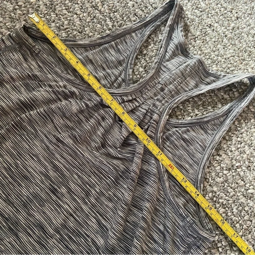 Lululemon Yogi Everyday Tank 4 Color Space Dye White Black size 10